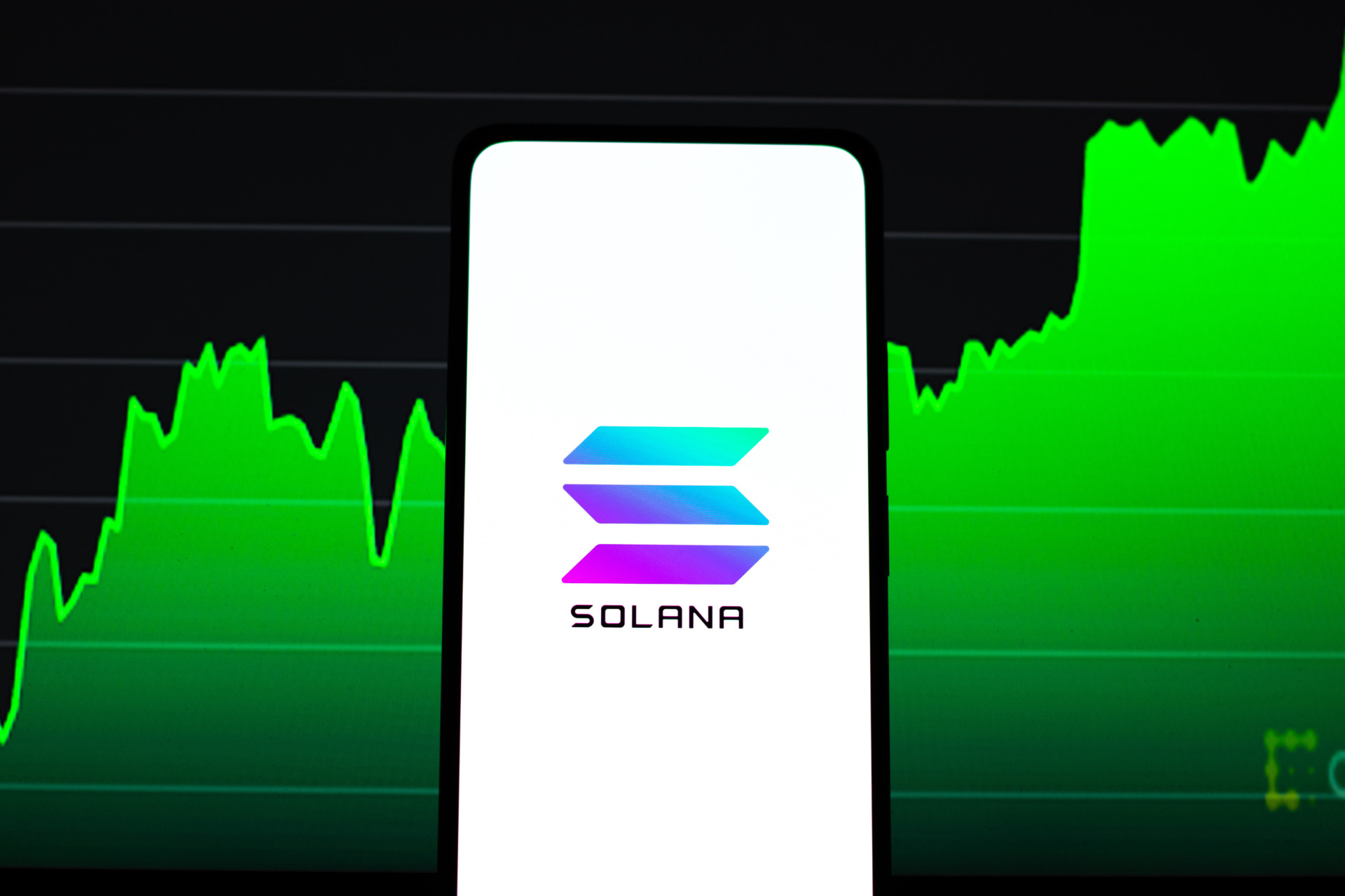 SOL Hits Record High Against ETH, Can Memecoin Hype Drive Solana Higher?